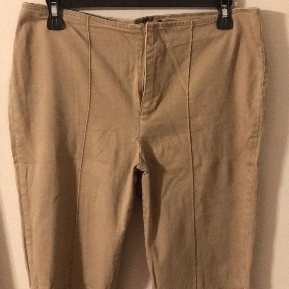 Pants/slacks by Gloria Vanderbilt Size 6 Used